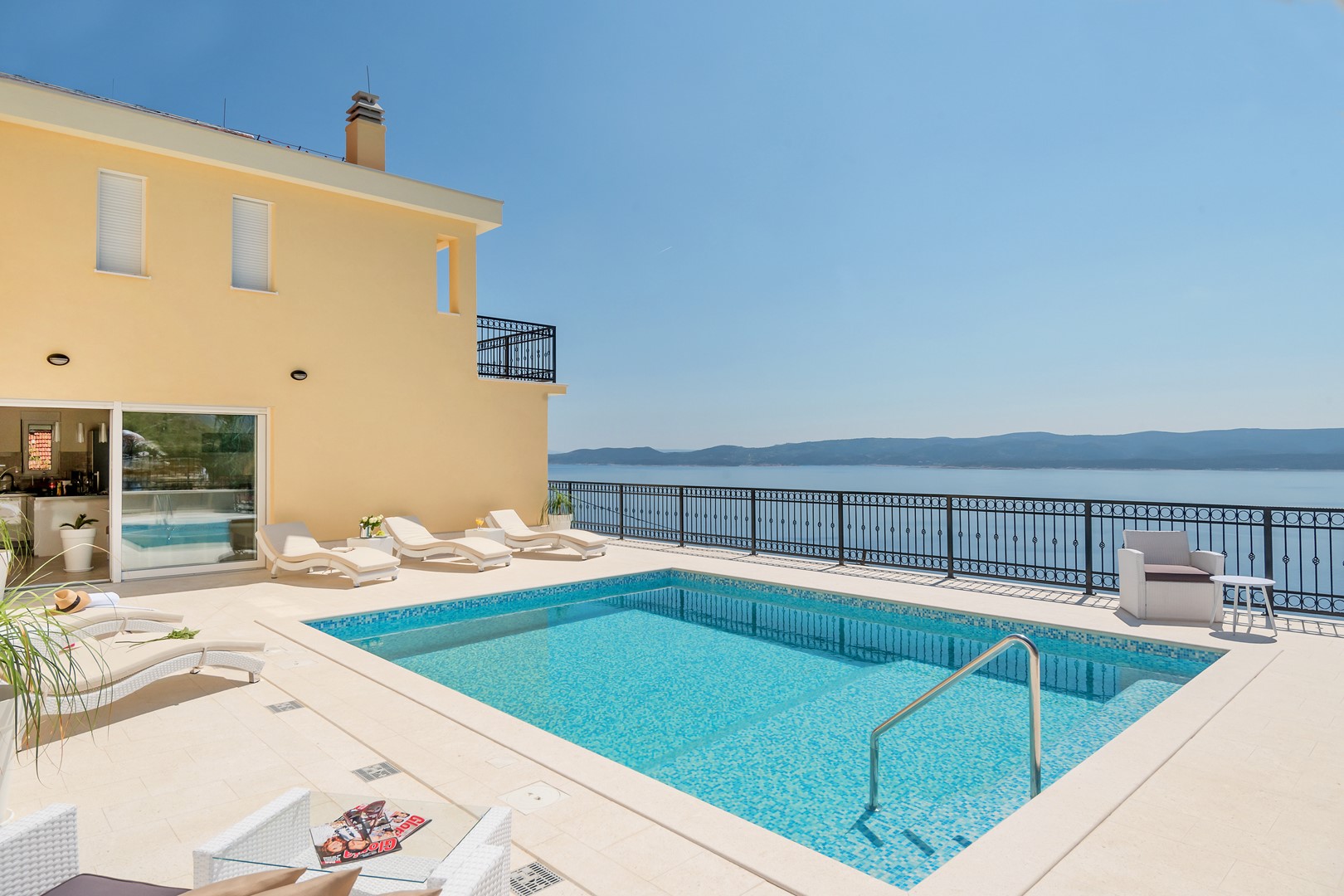 Villa Sun Palace ist eine luxuriöse Villa mit  in Dalmatien
