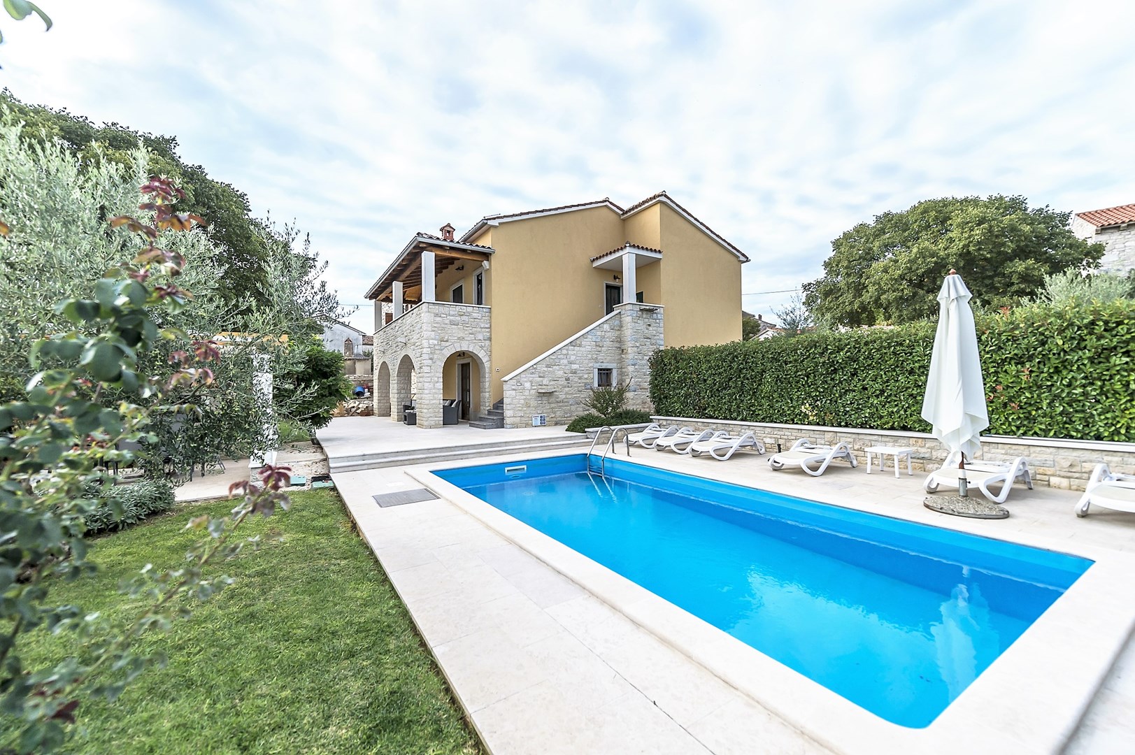 Villa Ladonja mit eigenem Pool und Sauna  in Kroatien