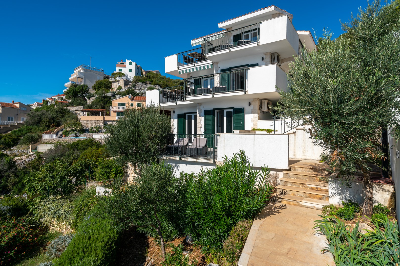 Villa Sine am Strand von Vinisce  in Dalmatien