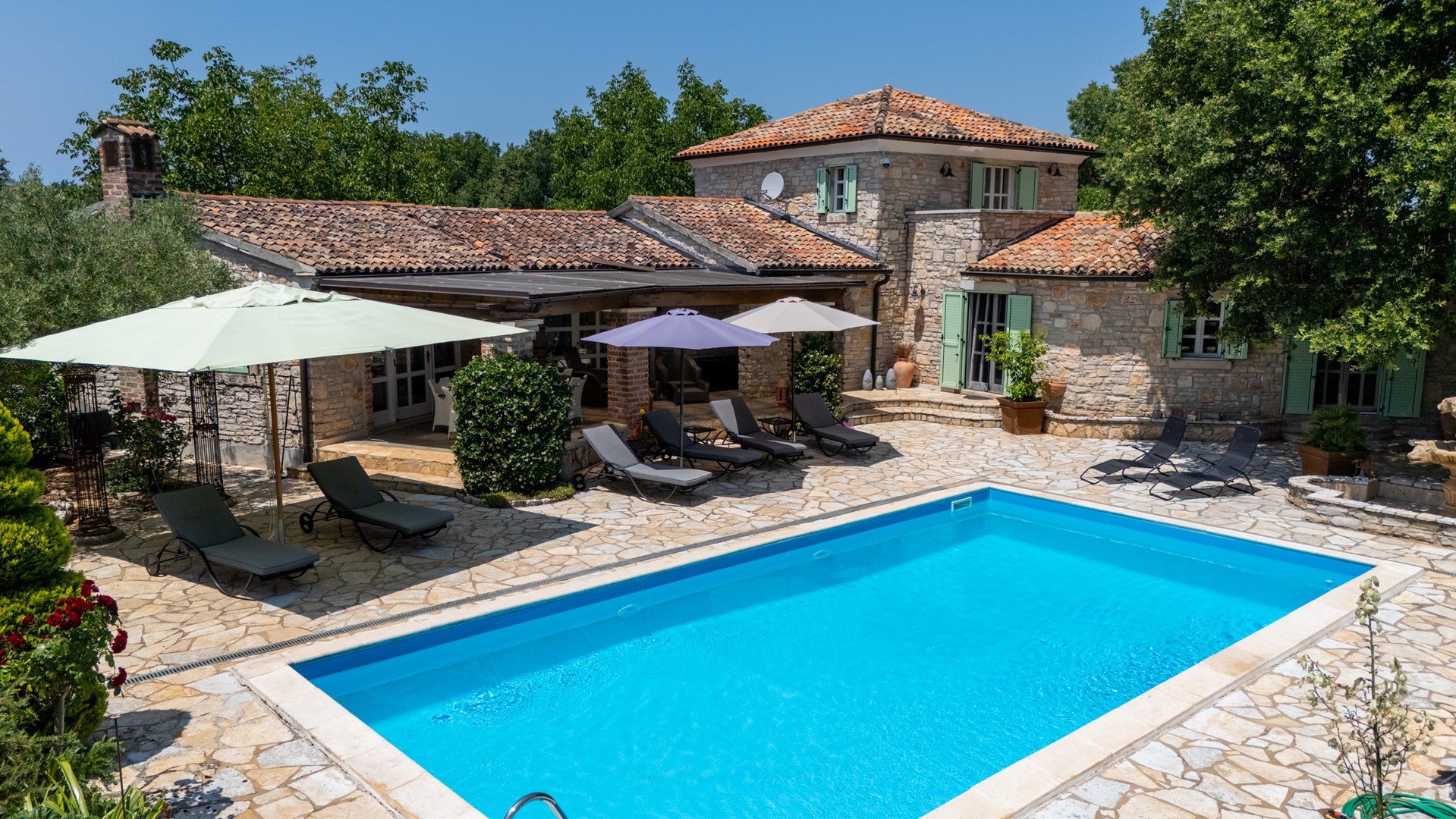 Villa Karim with private pool and BBQ – slika 1
