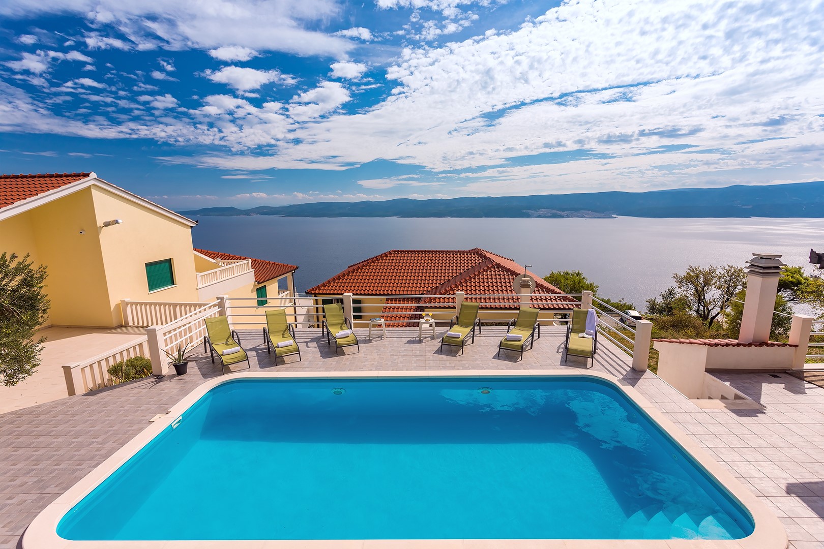 Komfortable Villa - 5 Schlafzimmern. 2km vom Stran   Split Riviera
