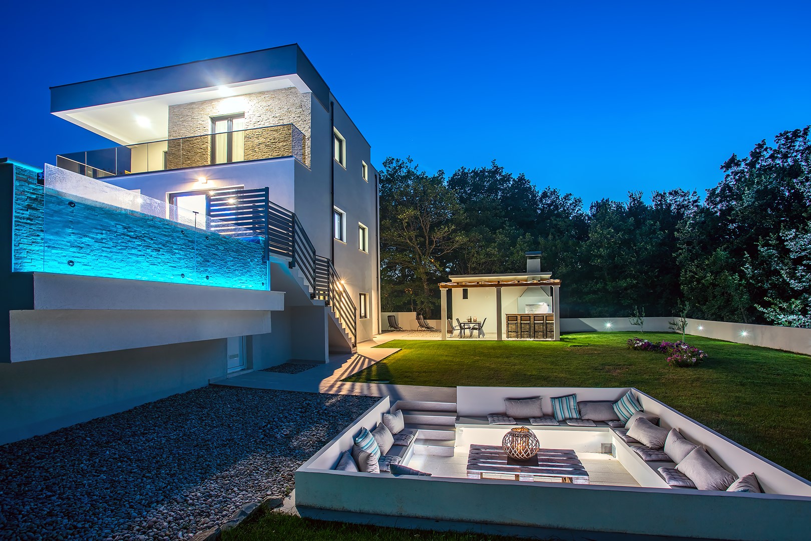 Moderne und luxuriöse Villa mit Pool & Sa  in Kroatien