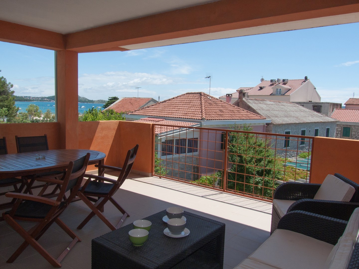 Apartment Sime A2 mit Balkon in der Villa Vulin, 1  in Pakostane