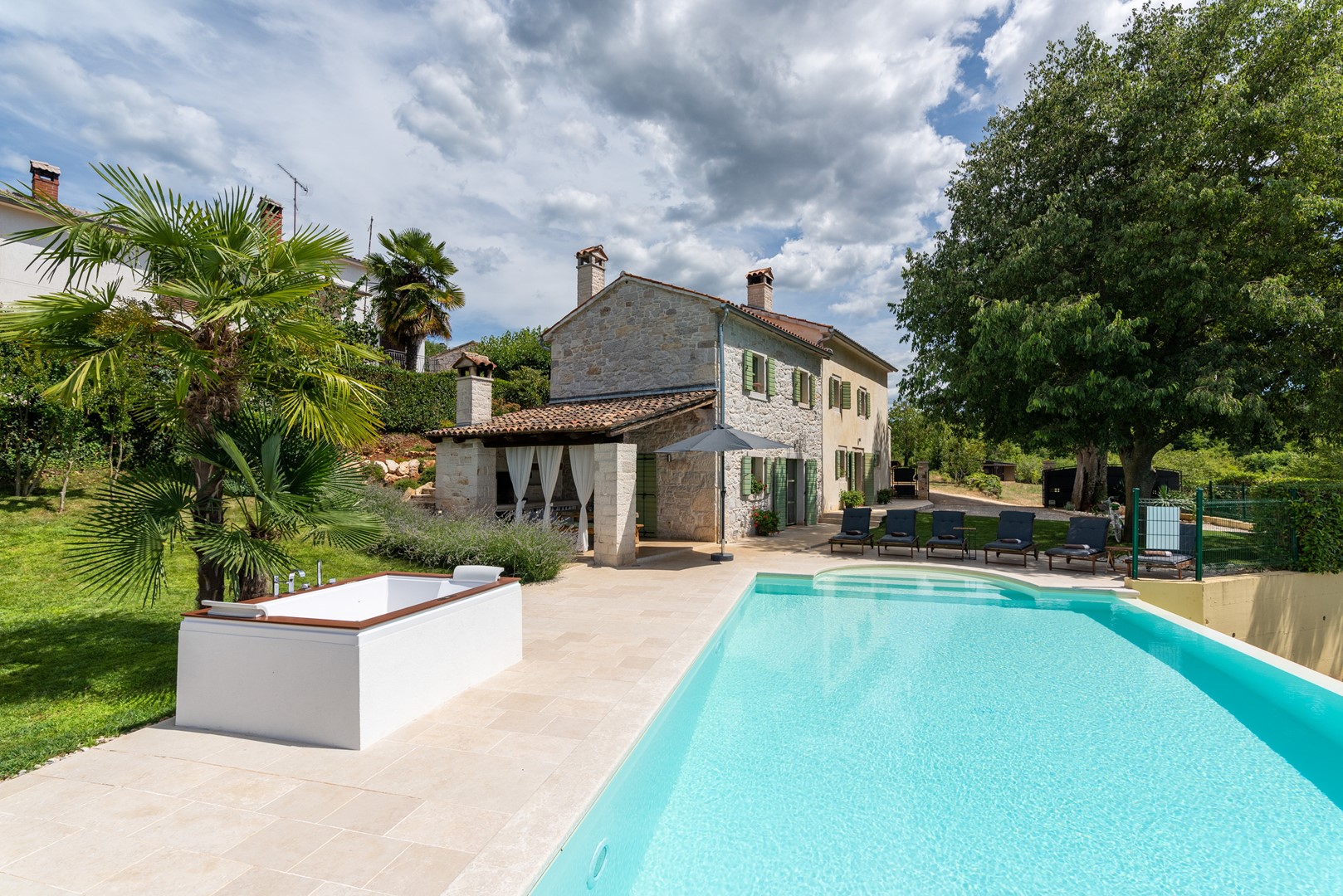 Villa Zvonar with private pool and jacuzzi – slika 1