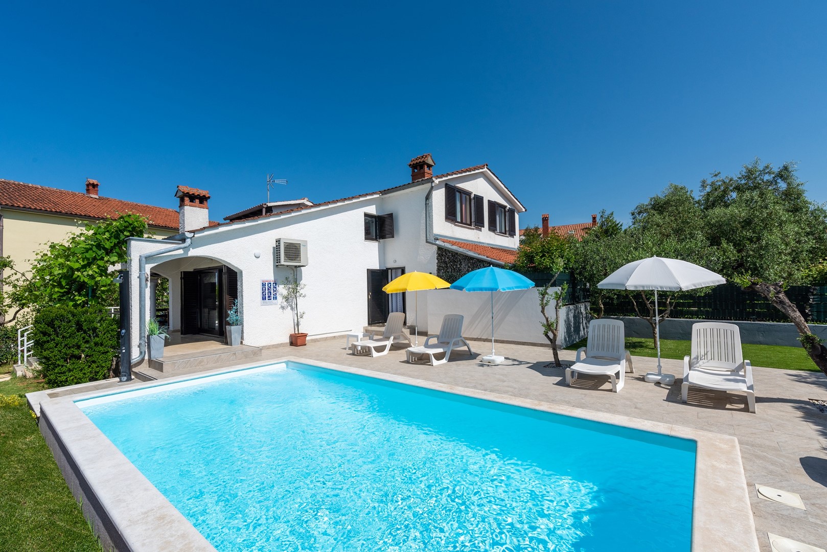 Ferienhaus Davor mit Pool  in Kroatien