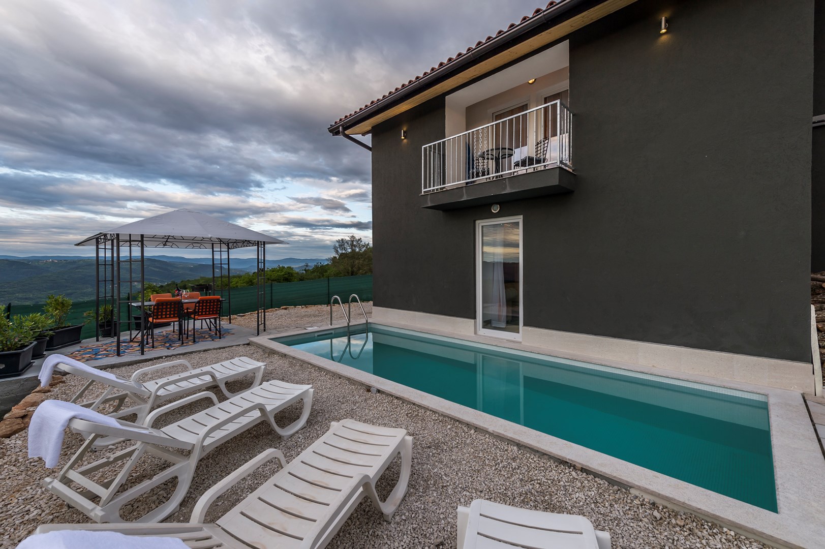 Villa Art house mit Pool und einem schönen Bl  in Kroatien