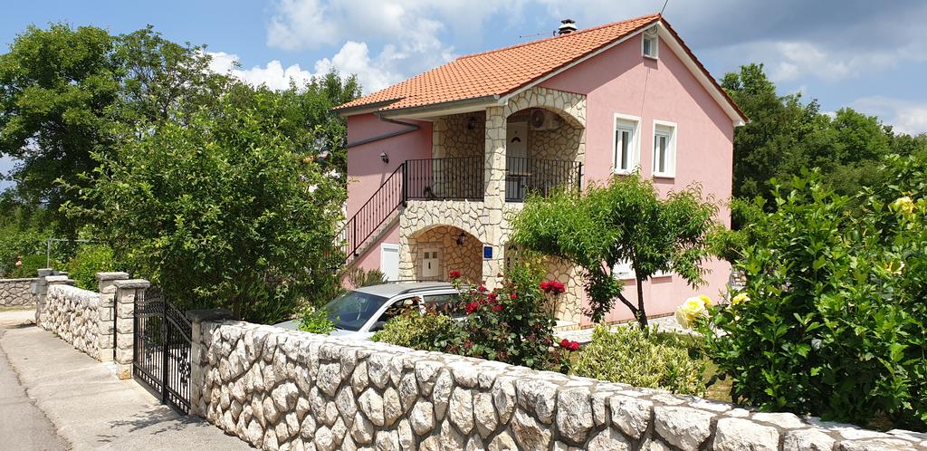 Familienwohnung Rosen 2 für 7 Personen auf de  in Kroatien