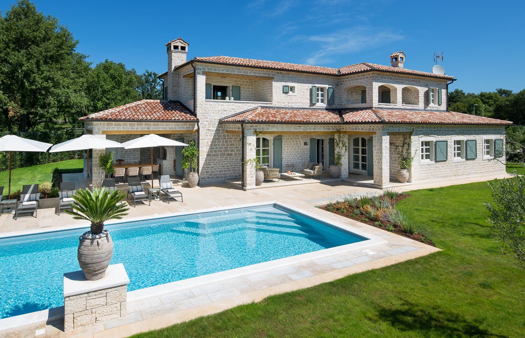 Villa Nevia with pool and sport court's – slika 1