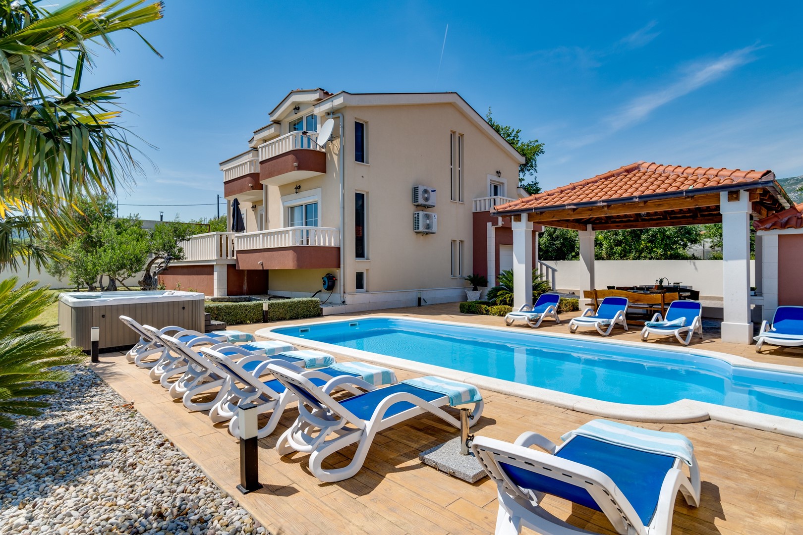 Moderne Villa ?uker mit privatem 30m2 Pool, Jacuzz   Split Riviera