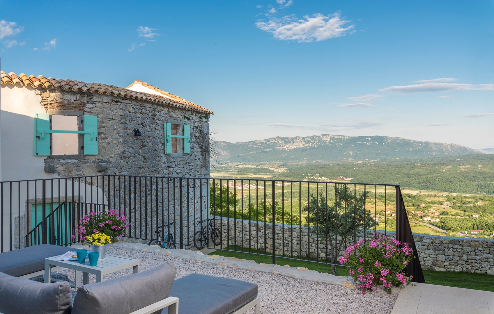 Villa Paola mit einem Dachpool in Zentralistrien  in Istrien