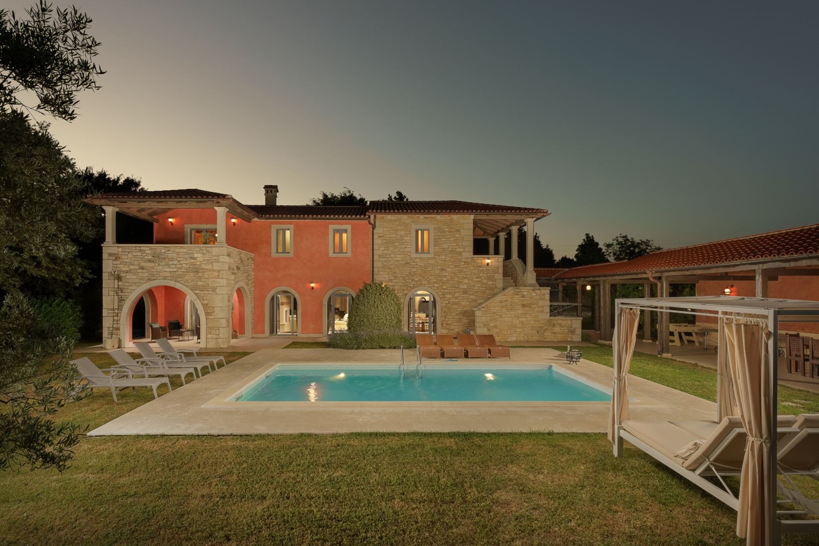 Villa im traditionellen Stil in ländlicher Um  in Istrien