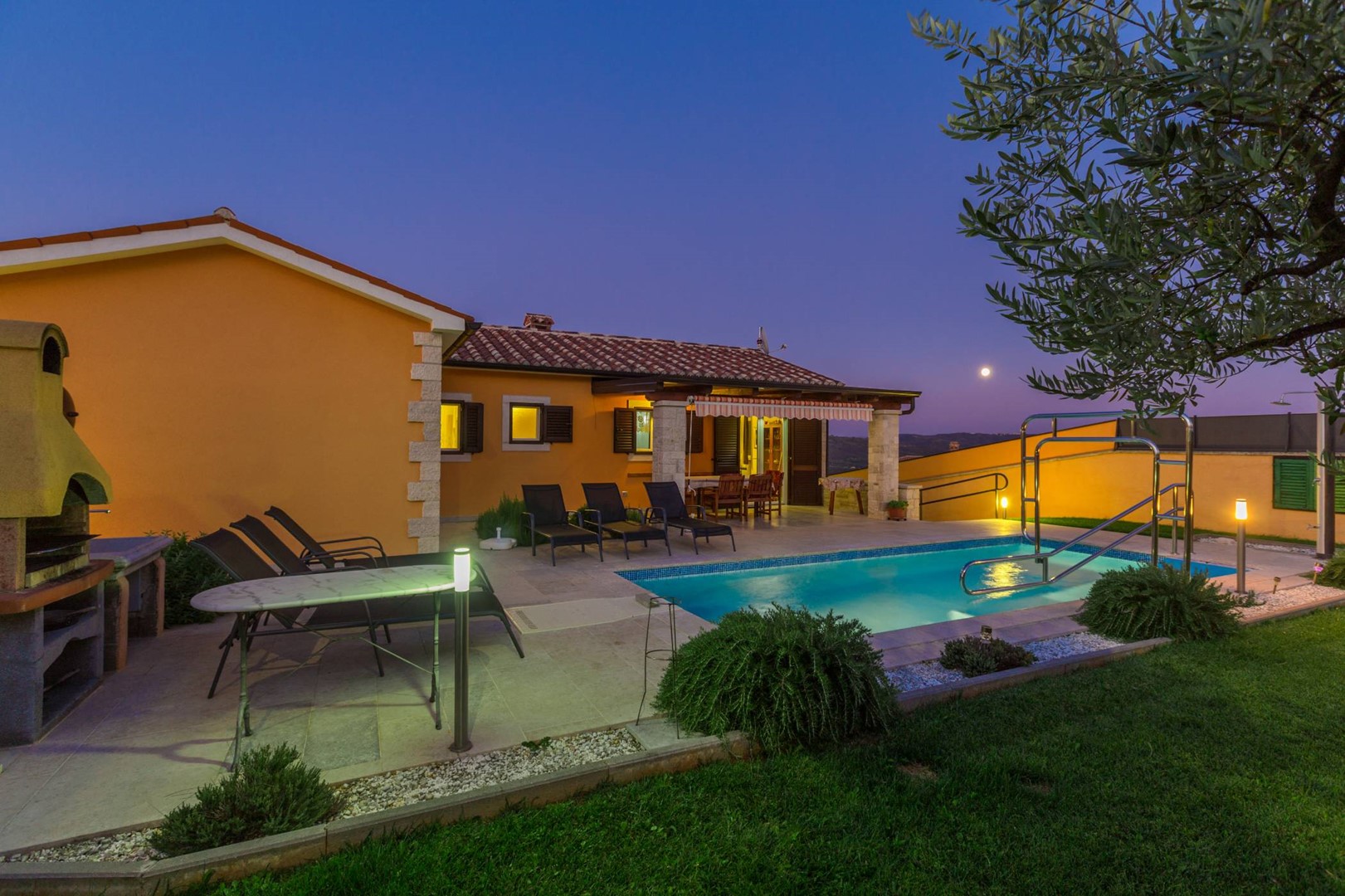 Villa Mirna Vizinada for 8 pax with pool all in gr