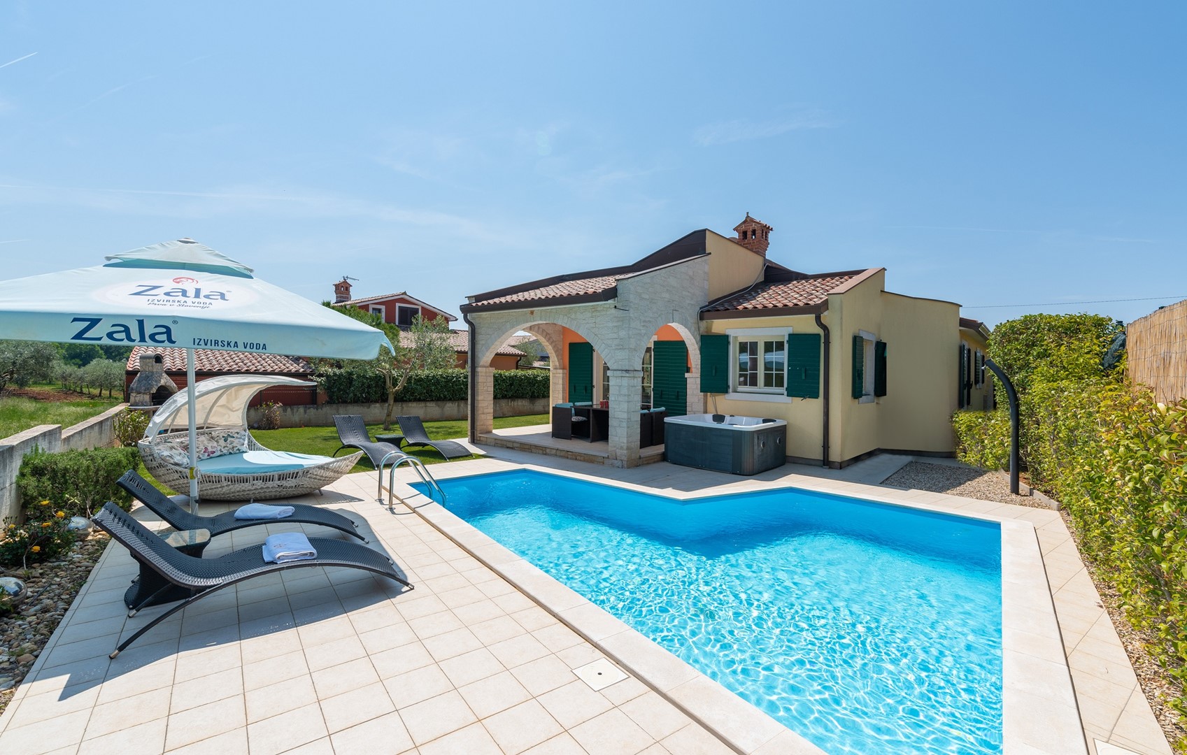 Villa Hacienda mit schönem Garten und Pool in  in Kroatien