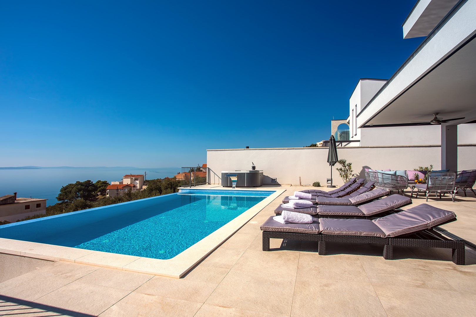 Villa Nano - Privater beheizter 32m2 infinity Pool  in Dalmatien