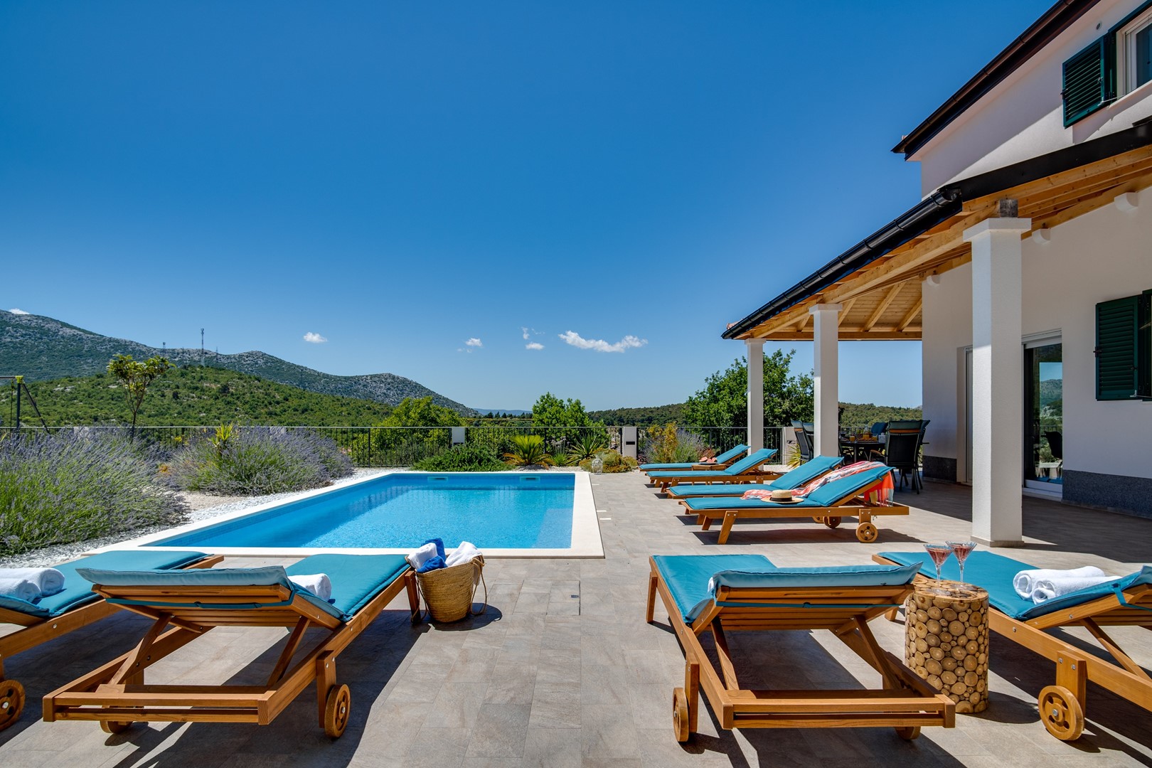 Beheizter privater 32m2 Pool mit Massage, PS4, Tis  in Dalmatien