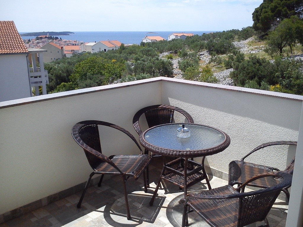 Apartment mit schoenem Blick auf Meer und Altstadt   Sibenik Riviera