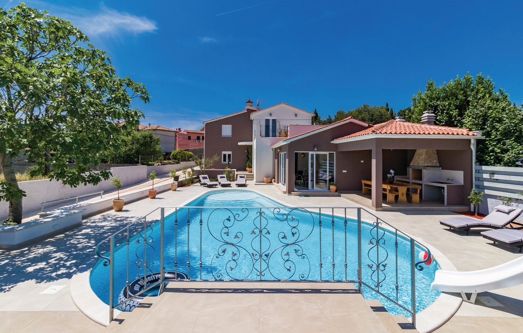Villa Emily mit fünf Schlafzimmern und Pool i  in Kroatien